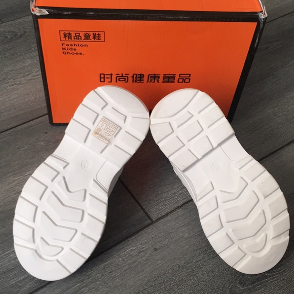 Kid’s shoes 👟 new - Picture 6 of 10